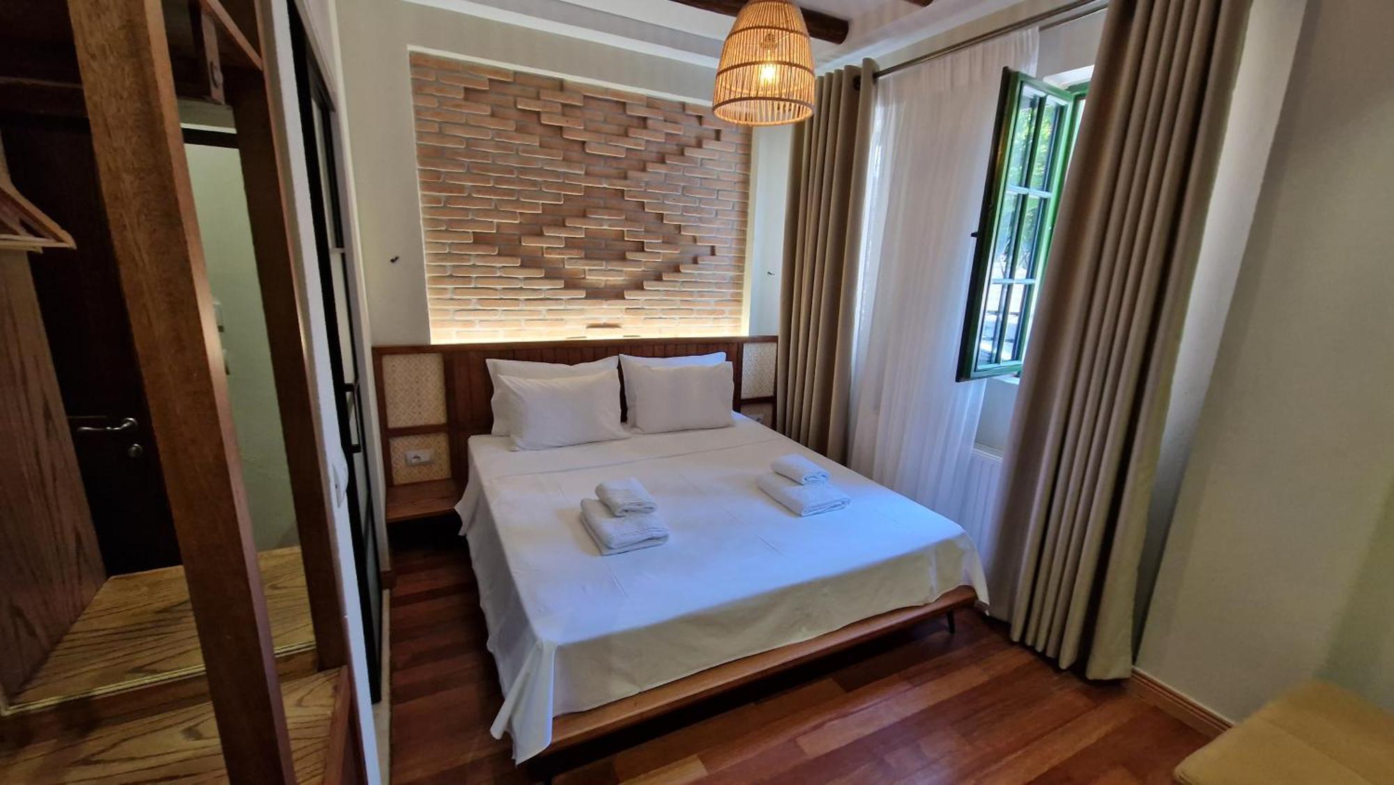 Hotel Bujtina Behram à Korce Extérieur photo